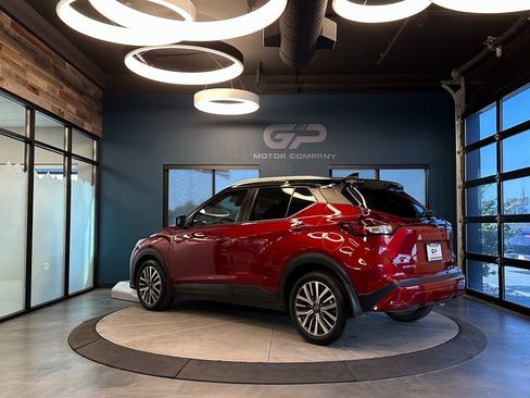 Used 2023 Nissan Kicks SV image 5