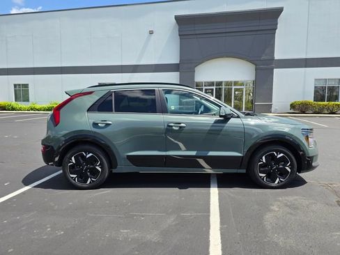 Used 2023 Kia Niro Wave w/ Wave Preserve Package FWD image 5