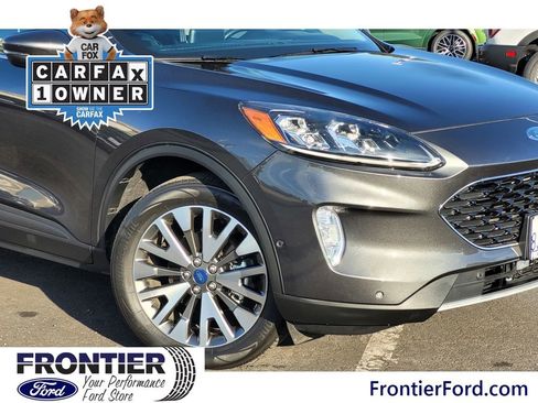 Used 2020 Ford Escape Titanium w/ Titanium Premium Package 2.0 image 4