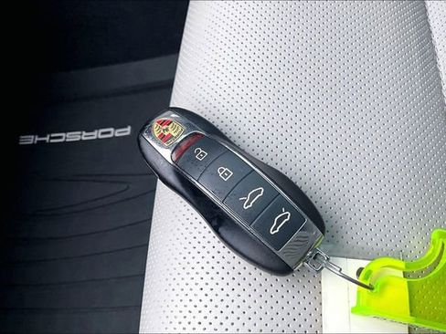 Used 2025 Porsche 718 Cayman S RWD image 33