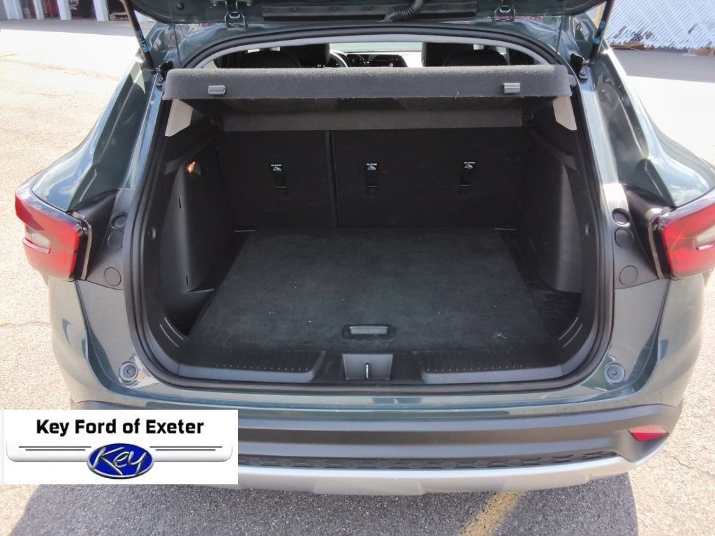 Used 2025 Chevrolet Trax LT FWD image 11