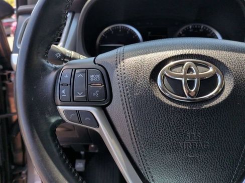 Used 2017 Toyota Highlander XLE AWD/4WD image 17