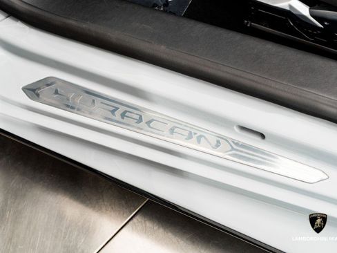 Used 2022 Lamborghini Huracan EVO image 32