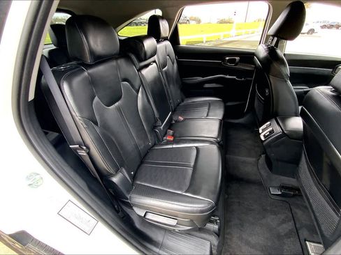 Used 2024 Kia Sorento S image 19