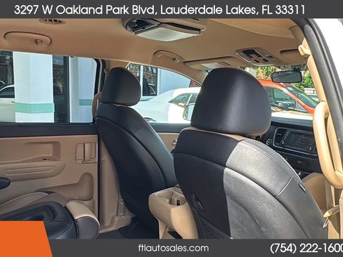 Used 2017 Kia Sedona LX w/ LX Essentials Premium Package FWD image 35