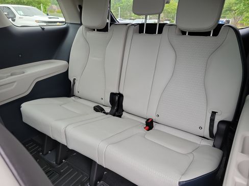 New 2026 Kia Carnival SX Prestige FWD image 8