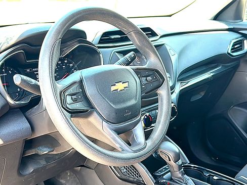 Used 2022 Chevrolet TrailBlazer LT FWD image 5