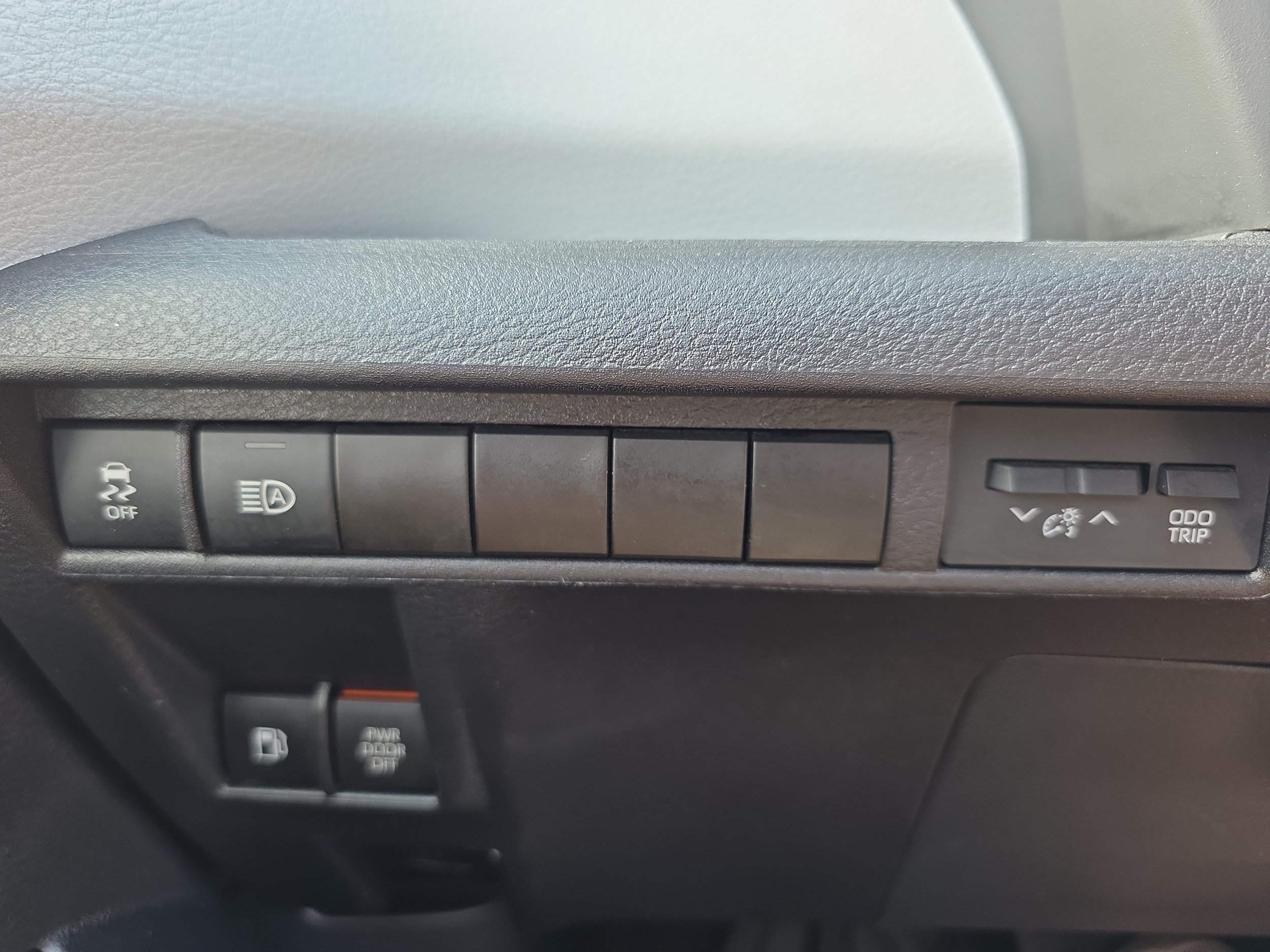 Used 2025 Toyota Sienna XLE FWD image 29
