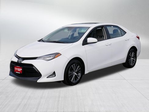 Used 2018 Toyota Corolla LE w/ LE Premium Package w/Moonroof FWD image 3