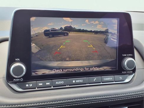 Used 2024 Nissan Rogue SV FWD image 9