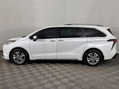 Used 2024 Toyota Sienna Limited FWD image 18
