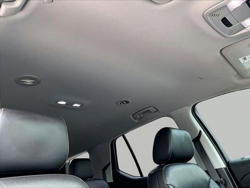 Used 2020 Chevrolet Traverse Premier FWD image 17