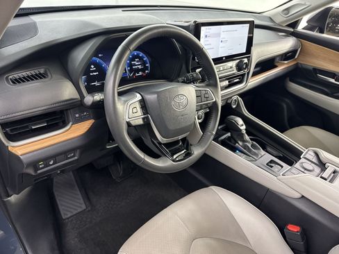 Used 2024 Toyota Grand Highlander AWD image 13