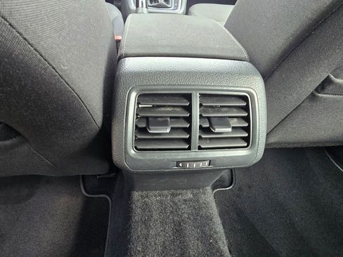 Used 2016 Volkswagen Golf S image 9