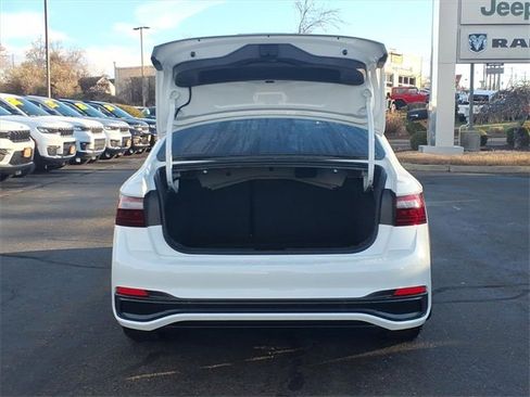 Used 2024 Volkswagen Jetta Sport image 10