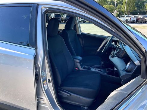 Used 2017 Toyota RAV4 LE w/ Carpet Mat Package AWD/4WD image 11