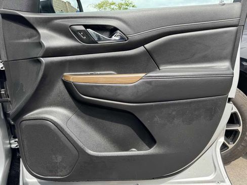 Used 2019 GMC Acadia SLE AWD/4WD image 31