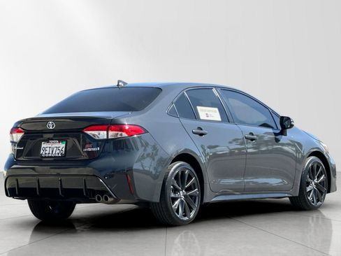 Used 2023 Toyota Corolla SE w/ SE Package image 4