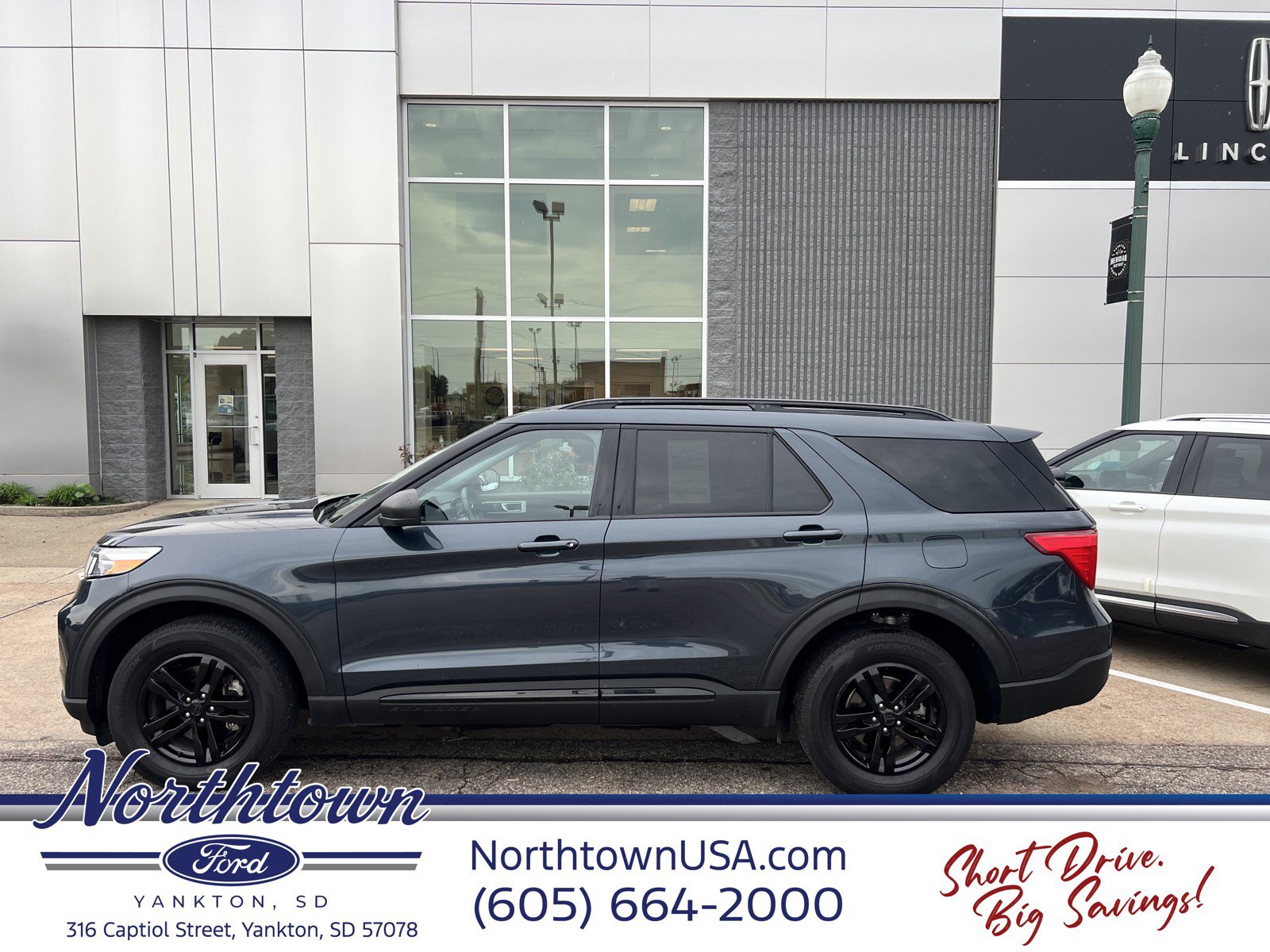 Used 2024 Ford Explorer XLT w/ Equipment Group 202A AWD/4WD image 8