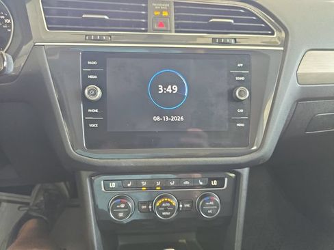 Used 2020 Volkswagen Tiguan SE AWD/4WD image 15