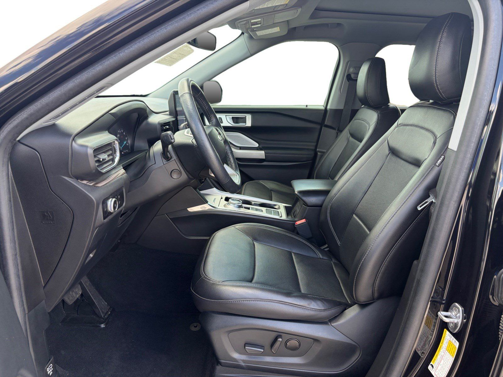Certified 2023 Ford Explorer Limited w/ Limited Technology Package RWD image 11