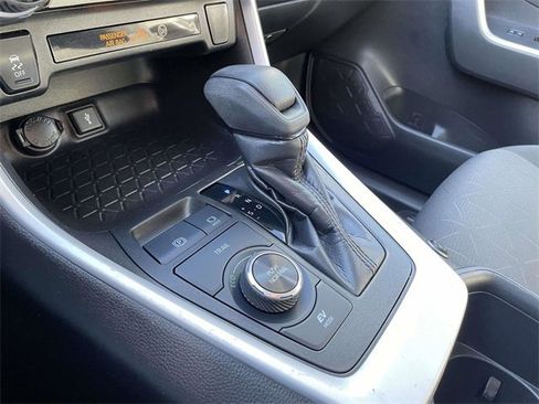 Used 2022 Toyota RAV4 XLE image 29