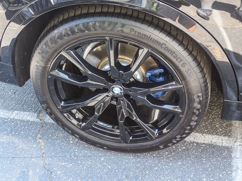 Used 2023 BMW X7 xDrive40i w/ M Sport Package AWD/4WD image 8