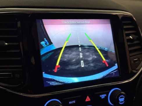 Used 2019 Jeep Grand Cherokee Laredo AWD/4WD image 33