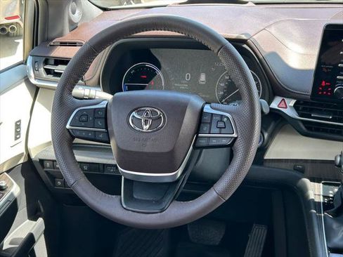 Certified 2024 Toyota Sienna Platinum AWD/4WD image 46