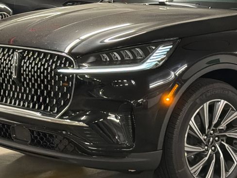 New 2026 Lincoln Aviator 2WD image 2