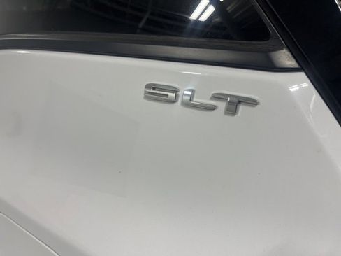 Used 2023 GMC Terrain SLT image 28
