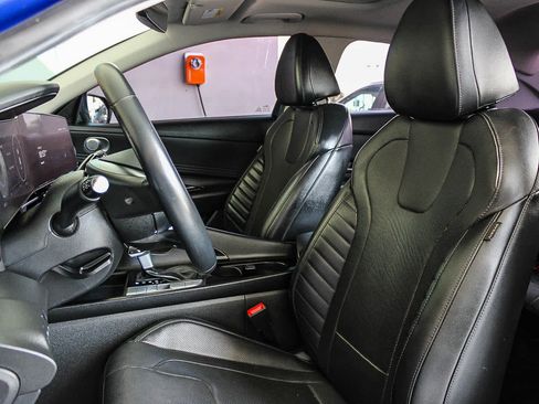 Used 2023 Hyundai Elantra Limited image 17