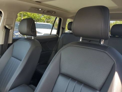 Used 2022 Volkswagen Tiguan SE AWD/4WD image 15