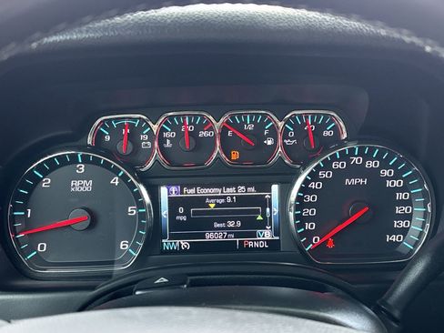 Used 2018 GMC Yukon SLT AWD/4WD image 32