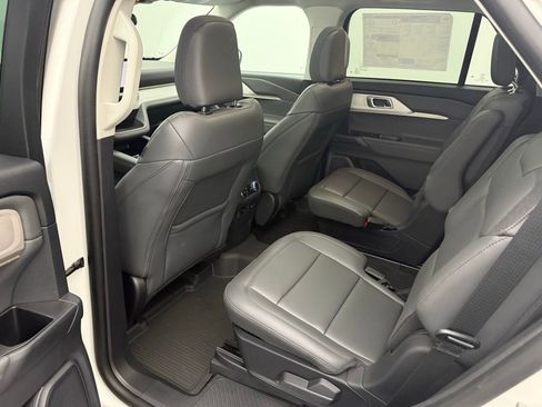 New 2025 Ford Explorer Active w/ Active Comfort Package image 33