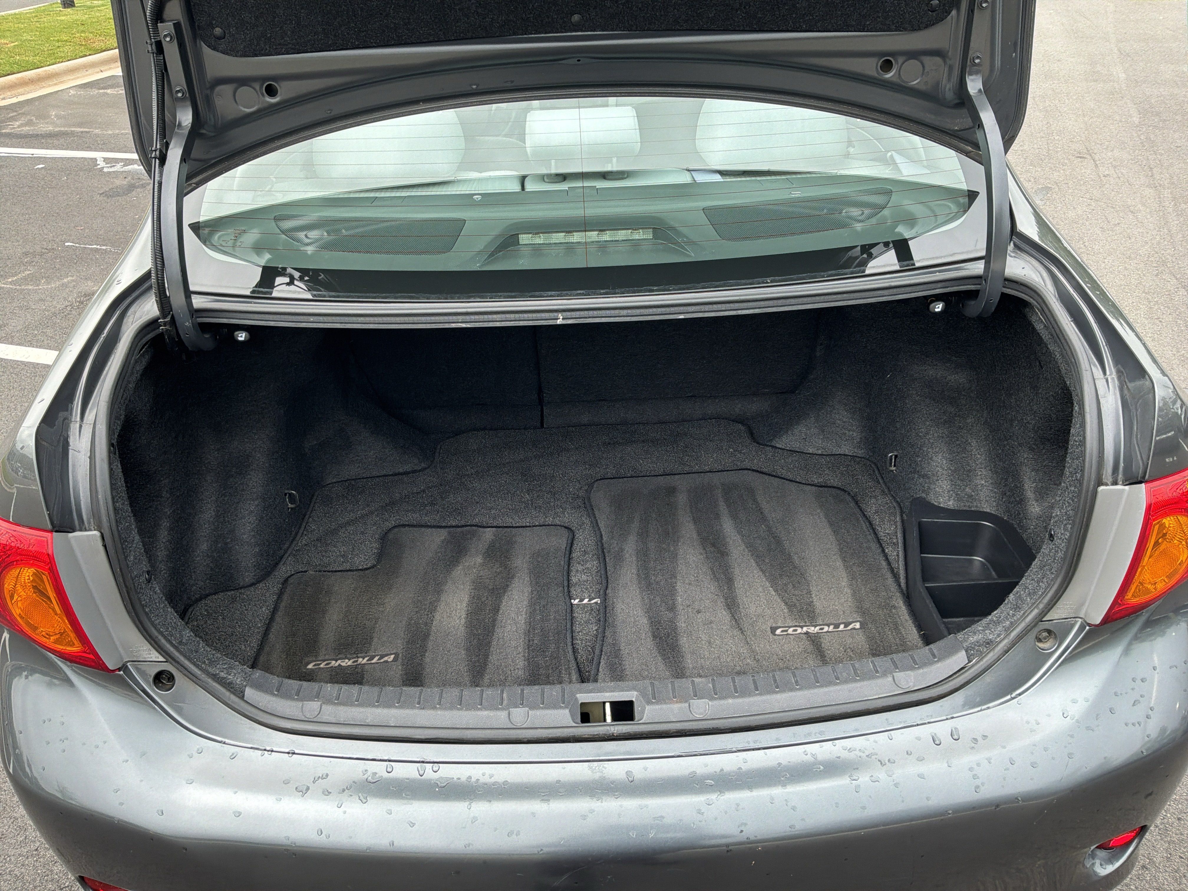 Used 2010 Toyota Corolla LE w/ All Weather Guard Pkg FWD image 31