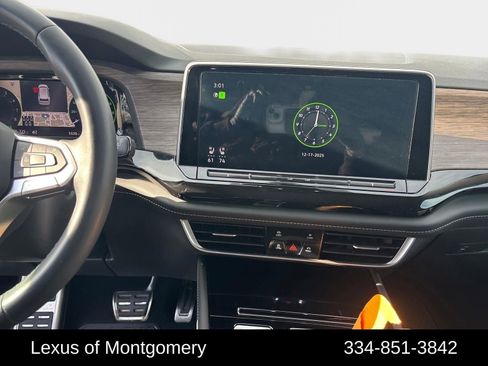 Used 2025 Volkswagen Atlas SEL Premium R-Line image 17