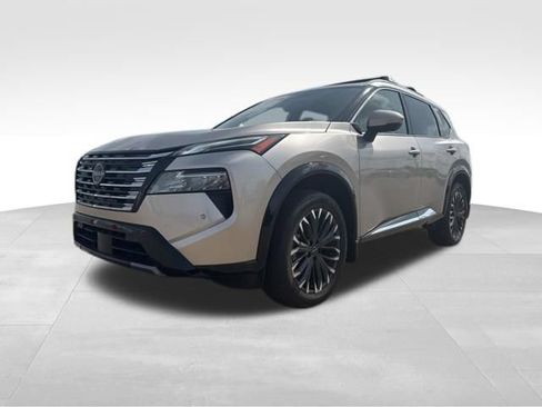 Used 2025 Nissan Rogue Platinum AWD/4WD image 5