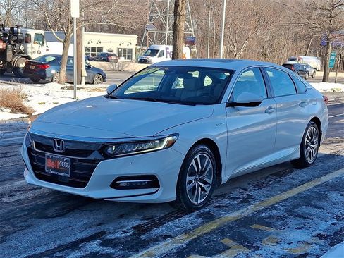 Used 2019 Honda Accord Touring image 4