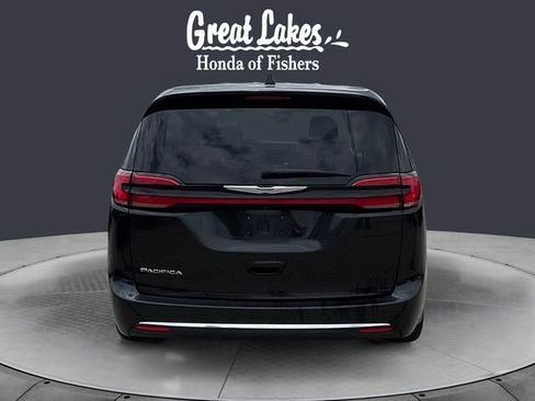 Used 2023 Chrysler Pacifica Touring-L FWD image 5