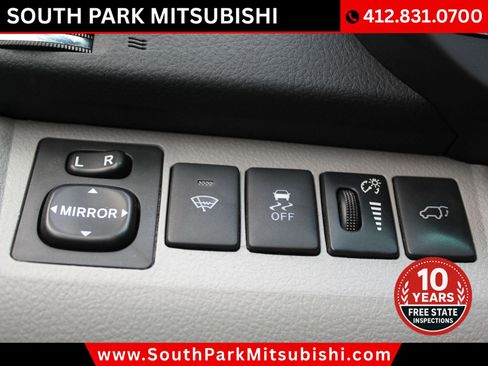 Used 2011 Toyota Highlander SE w/ Tow Pkg image 24