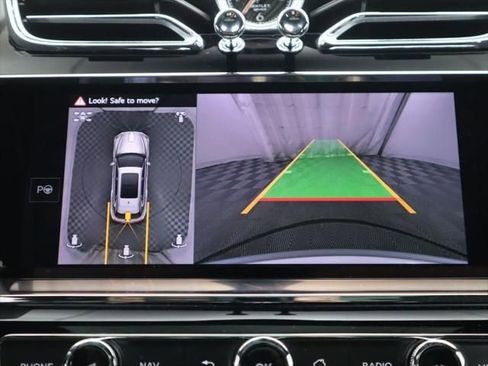 New 2025 Bentley Bentayga Extended Wheelbase image 16
