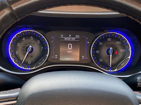 Used 2019 Chrysler Pacifica Touring-L FWD image 12