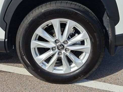 Certified 2024 Toyota Corolla Cross LE image 5