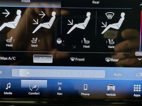 Used 2023 Chrysler Pacifica Limited FWD image 22