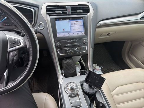 Used 2019 Ford Fusion SEL image 18