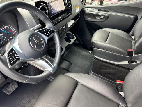 Used 2024 Mercedes-Benz eSprinter 170 Cargo image 17