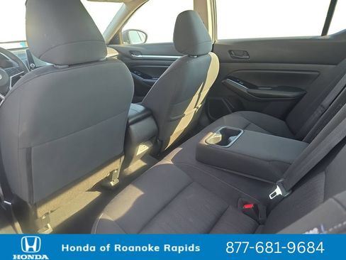 Used 2023 Nissan Altima 2.5 SV FWD image 18