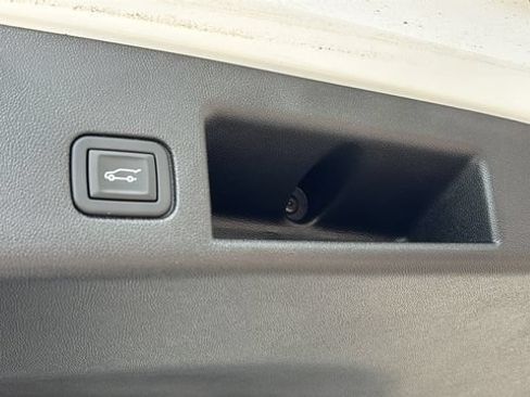 Used 2024 Chevrolet Equinox LT FWD image 33