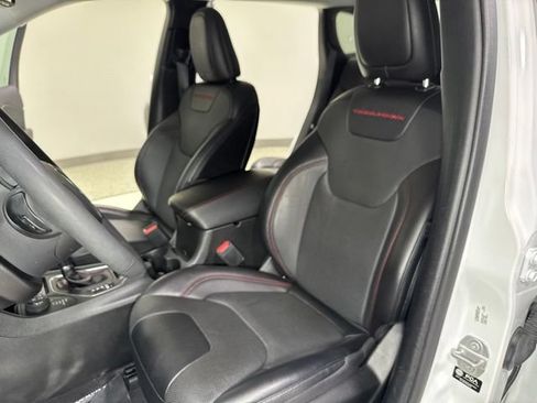 Used 2022 Jeep Cherokee Trailhawk w/ Sound & Nav Group AWD/4WD image 15